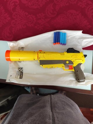 Lote de pistolas Nerf con accesorios 80€.No envios