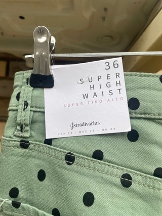 Pantalón NUEVO de lunares de Stradivarius