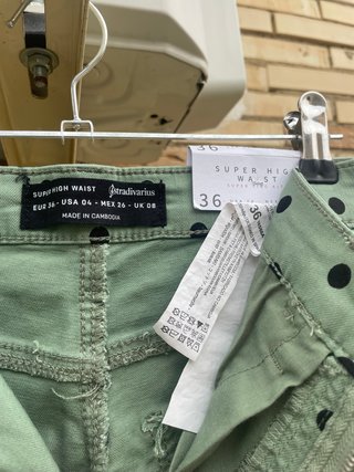 Pantalón NUEVO de lunares de Stradivarius
