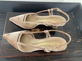 Zapatos Flordeasoka Talla 39 terciopelo seda beige