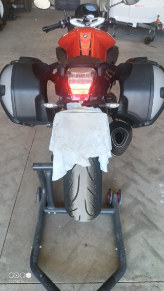 BMW K1300R Naranja y Negra