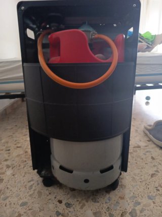 Estufa de butano negra