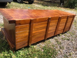 Mueble TV madera diseño geométrico