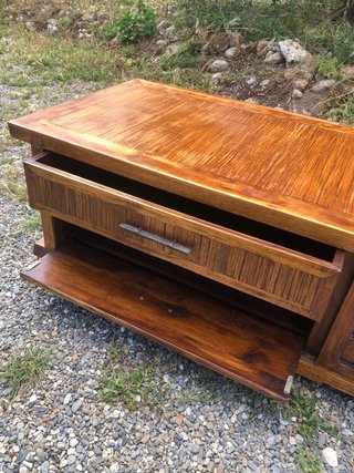 Mueble TV madera diseño geométrico