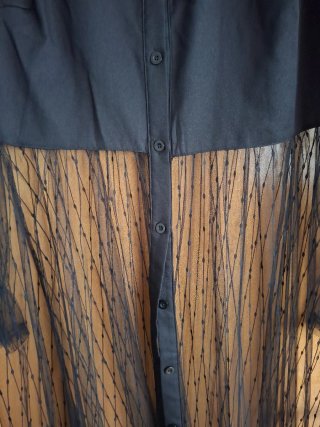 Camisa/blusa negra con tul