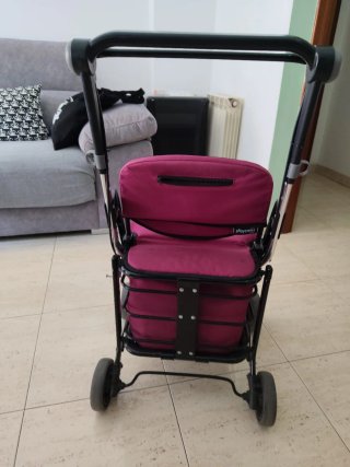 Andador-carrito para mayores, con asiento