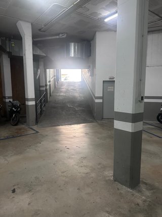Alquiler de plaza de garaje para coche mediano