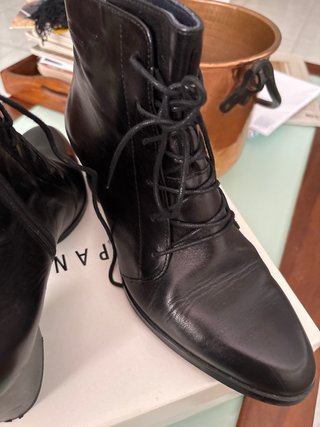 Botín Negro con Cordones