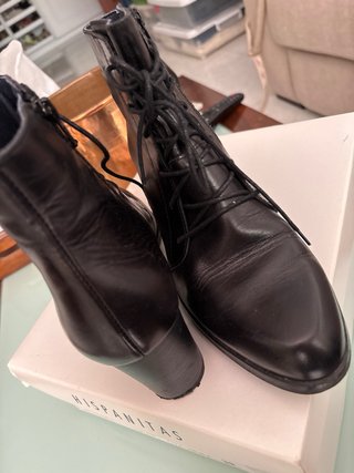 Botín Negro con Cordones