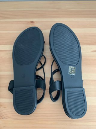 Sandalias planas negras
