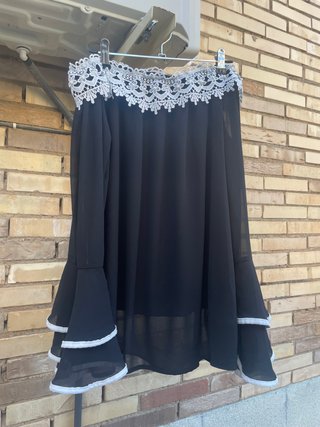 Blusa elegante negra con volantes y encaje NUEVA