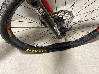 Bicicleta Orbea MTB Negra y Roja