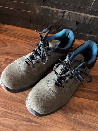 Zapatillas de seguridad grises y azules