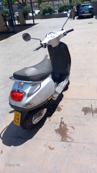 Vespa Lx50 Plata Scooter Automática 16.000km itv r
