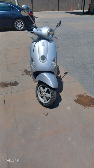 Vespa Lx50 Plata Scooter Automática 16.000km itv r