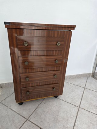 Máquina de coser SIGMA antigua con mueble