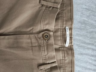 Pantalón chino verde kaki