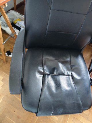 Silla de escritorio negra con ruedas
