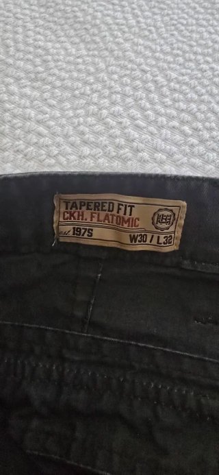 Pantalón cargo multibolsillos gris