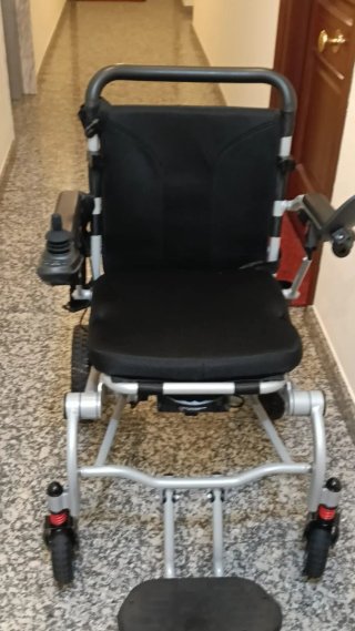 Silla de ruedas eléctrica plegable