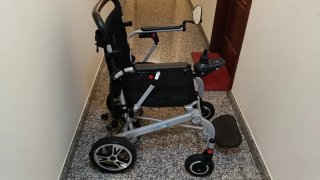 Silla de ruedas eléctrica plegable