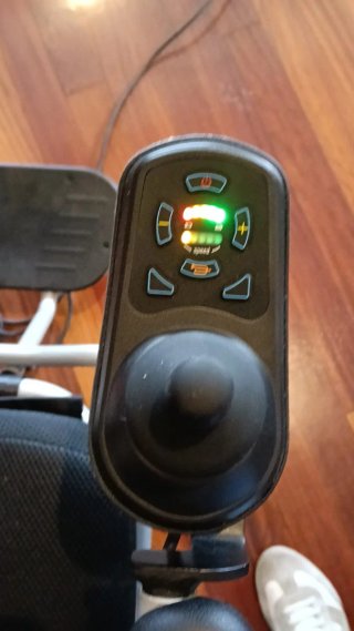 Silla de ruedas eléctrica plegable