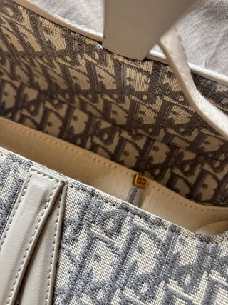Bolso  Saddle Gris y Blanco