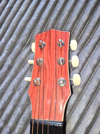 Guitarra Acústica Roja