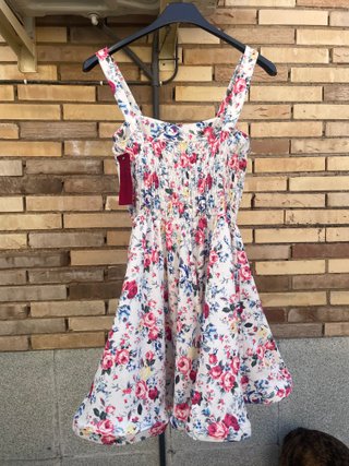 Vestido de vuelo NUEVO con flores