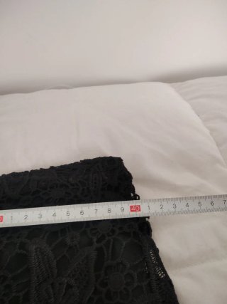 Falda de encaje negra
