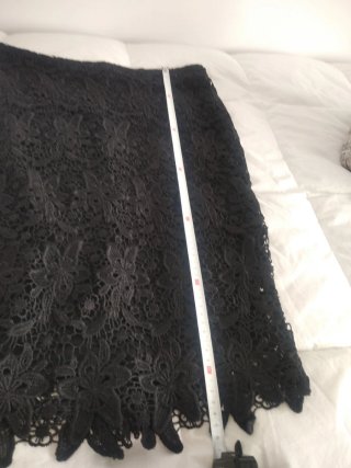 Falda de encaje negra