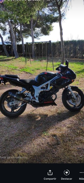 Suzuki SRV-600 Negra y Plateada
