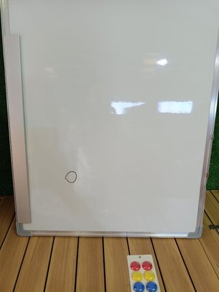 Pizarra blanca con bandeja para rotuladores 90x60