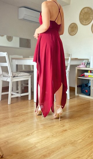Vestido de fiesta rojo asimétrico