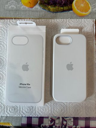 iPhone 16e Bianco 128GB - Praticamente nuovo