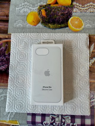 iPhone 16e Bianco 128GB - Praticamente nuovo