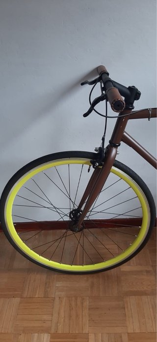 Bicicleta Urbana Marrón Ruedas Amarillas