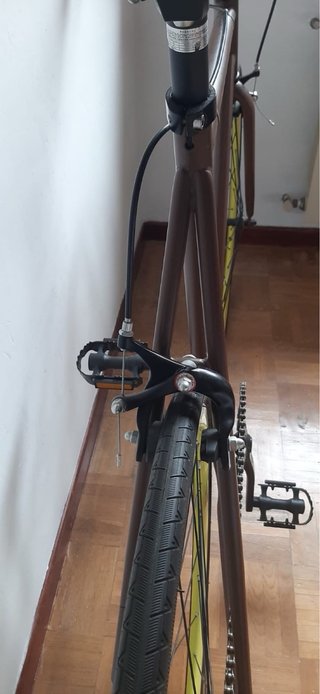 Bicicleta Urbana Marrón Ruedas Amarillas