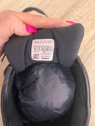 Zapatillas Reebok Negras y dorado Talla 43