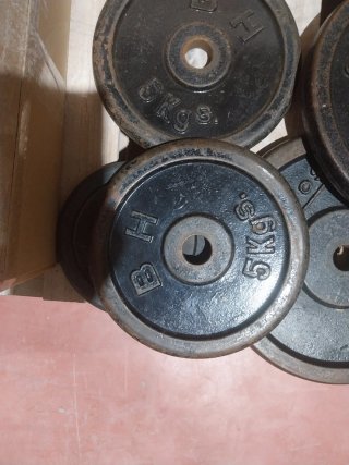 Disco de pesa,banco,barra y barras para mancuernas