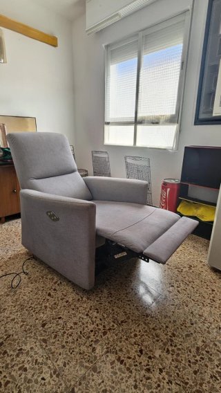 Sofá Eléctrico Gris Como Nuevo casi sin uso