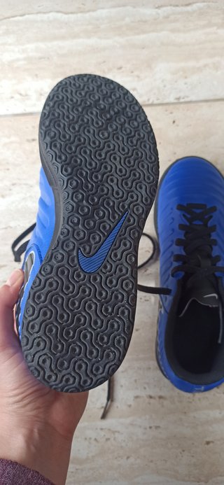 SE REGALAN Zapatos Nike niño azul y negro