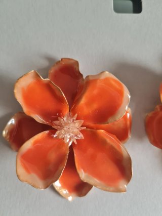 Pendientes flor esmaltada Zara