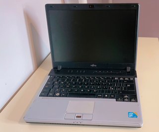 Notebook Fujitsu Lifebook con Caricatore