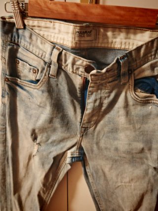 Pantalón vaquero chico desgastado