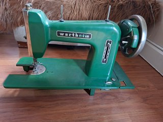 Máquina de coser Wertheim verde