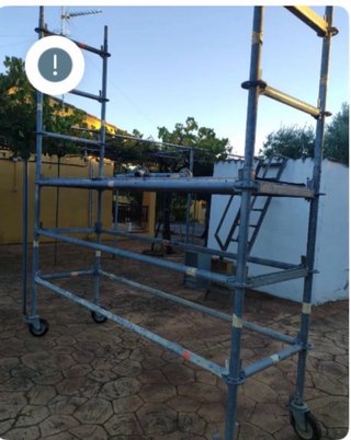 Andamio de hierro con ruedas