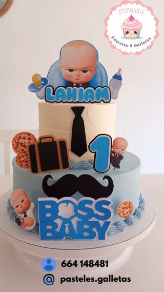Realizó pasteles personalizados galletas y postres