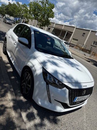 Peugeot 208 Allure EAT8