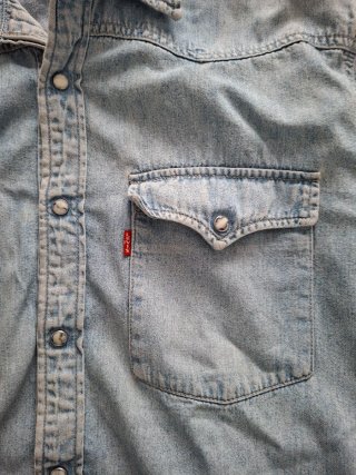 Camisa Vaquera Levi's Talla M. Pero hace una L.